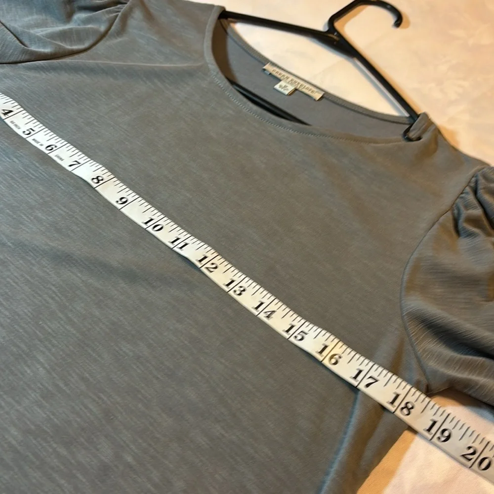 Green Envelope Gray Top with Tie Sleeves Size Medium